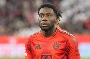 记者:阿方索·戴维斯、伊藤洋辉参加拜仁今日训练